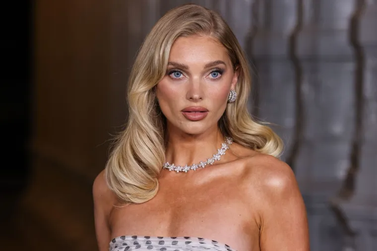 Na gala večeri pjevačica &scaron;okirala izdanjem: Pojavila se skoro u potpunosti gola