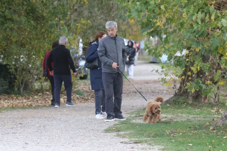 Iako u ležernim kombinacijama, svi su se okretali za njima: Zgodne dame osvojile šetače u Prelogu