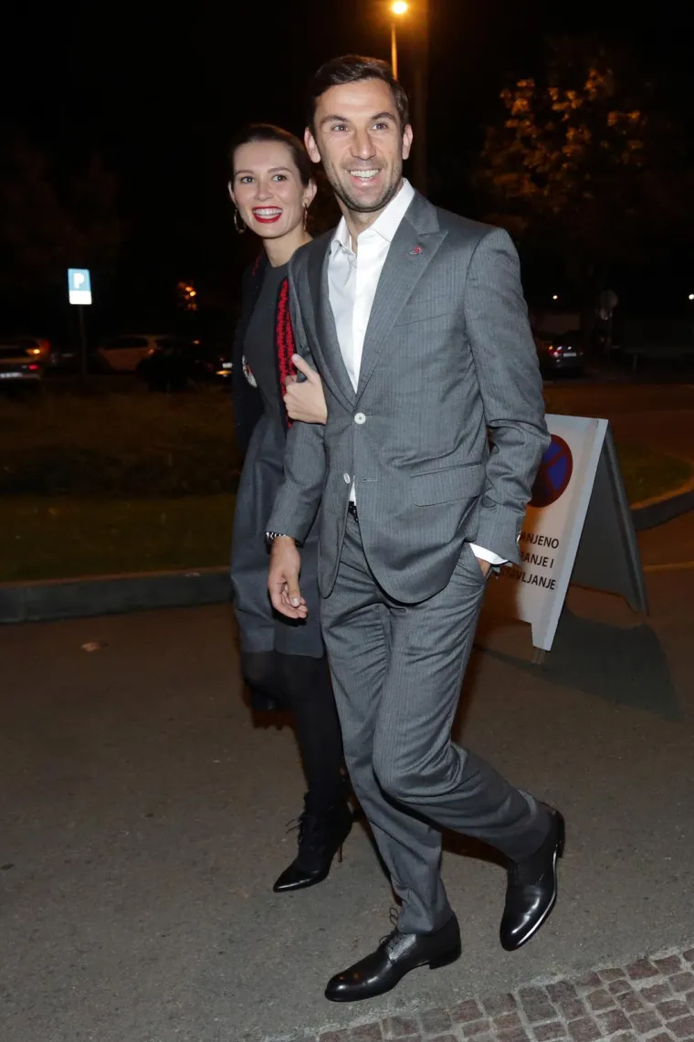 Upoznali se na narodnjacima, a danas žive kao Beckhamovi: Kako se mijenjala Mirela Forić Srna?