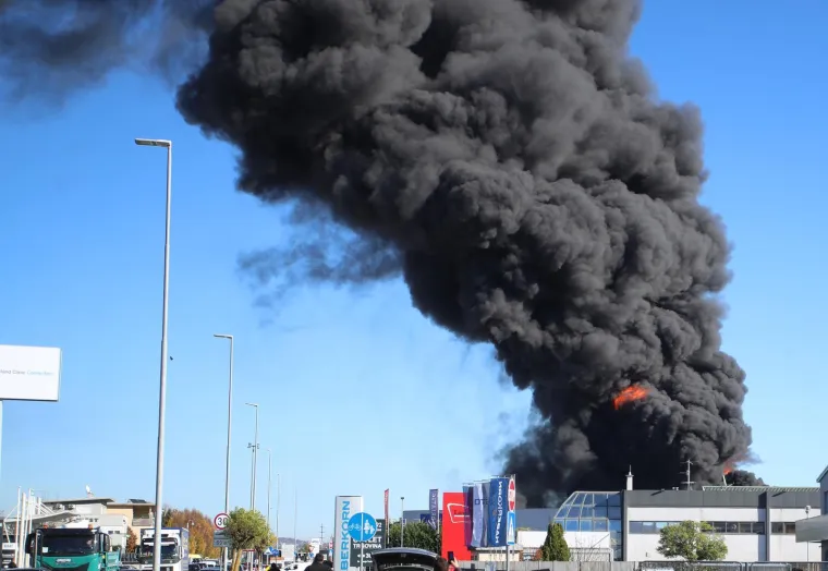 Apokaliptični prizori požara u Svetoj Nedelji: 'Oblak dima izgleda zlosutno!'