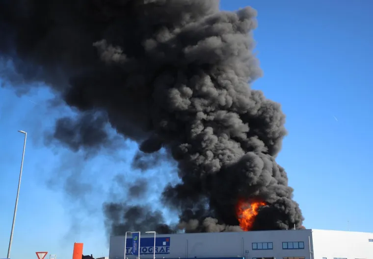 Apokaliptični prizori požara u Svetoj Nedelji: 'Oblak dima izgleda zlosutno!'