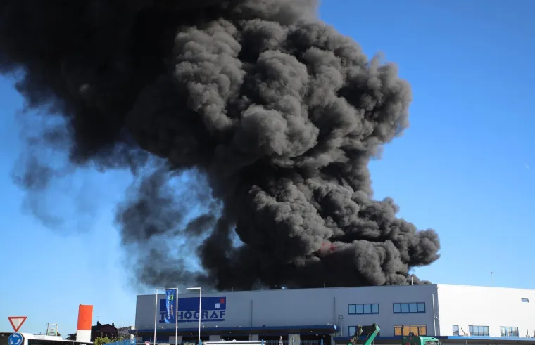 Apokaliptični prizori požara u Svetoj Nedelji: 'Oblak dima izgleda zlosutno!'