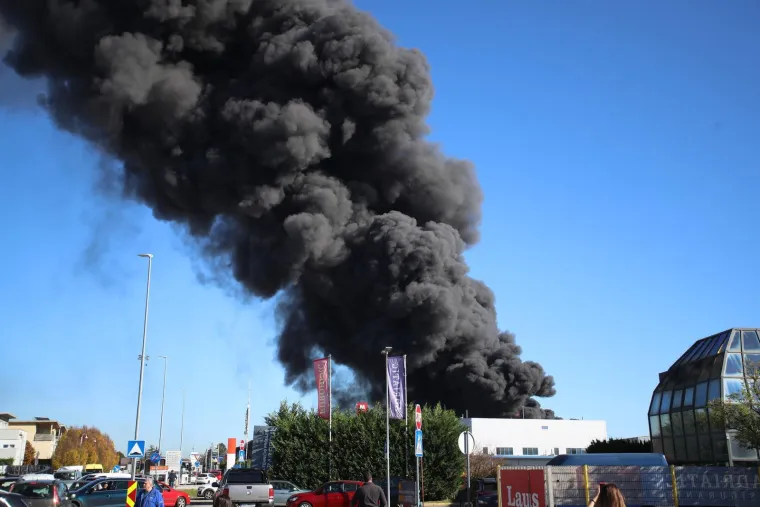 Apokaliptični prizori požara u Svetoj Nedelji: 'Oblak dima izgleda zlosutno!'