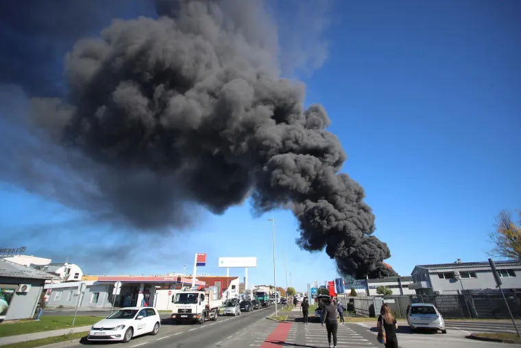 Apokaliptični prizori požara u Svetoj Nedelji: 'Oblak dima izgleda zlosutno!'