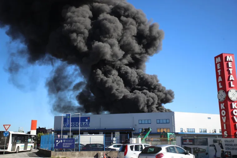 Apokaliptični prizori požara u Svetoj Nedelji: 'Oblak dima izgleda zlosutno!'