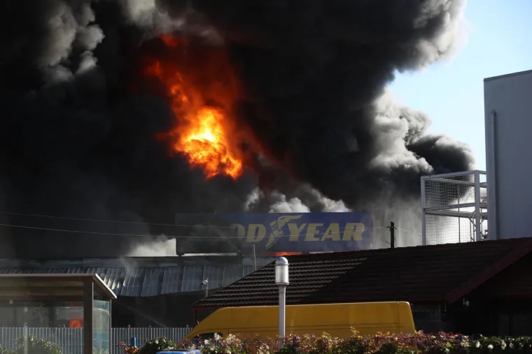 Apokaliptični prizori požara u Svetoj Nedelji: 'Oblak dima izgleda zlosutno!'