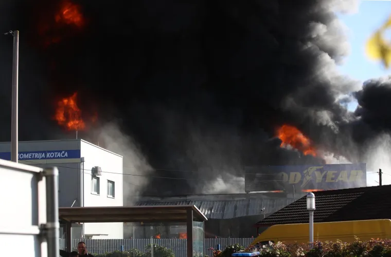 Apokaliptični prizori požara u Svetoj Nedelji: 'Oblak dima izgleda zlosutno!'