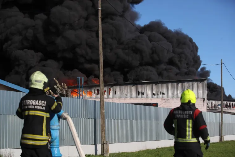 Apokaliptični prizori požara u Svetoj Nedelji: 'Oblak dima izgleda zlosutno!'