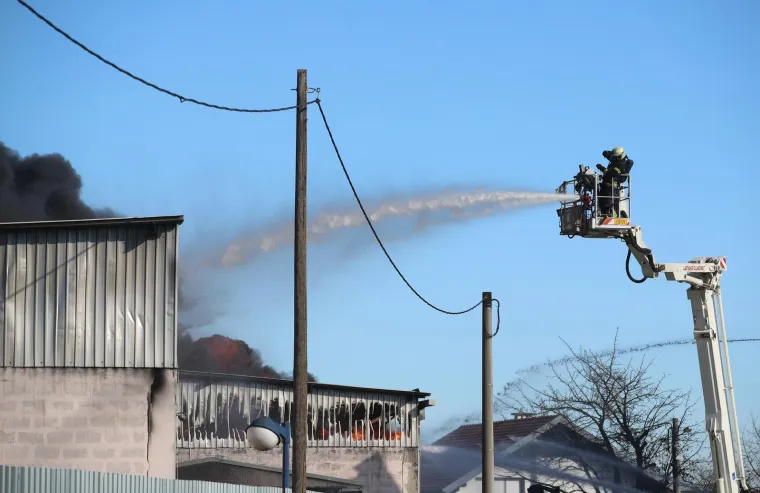 Apokaliptični prizori požara u Svetoj Nedelji: 'Oblak dima izgleda zlosutno!'