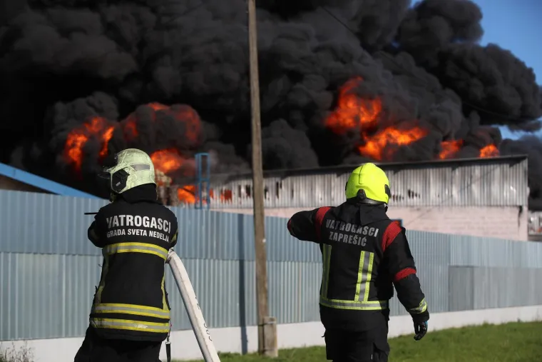 Apokaliptični prizori požara u Svetoj Nedelji: 'Oblak dima izgleda zlosutno!'