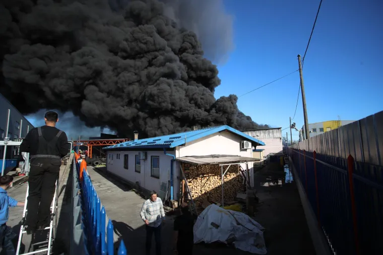 Apokaliptični prizori požara u Svetoj Nedelji: 'Oblak dima izgleda zlosutno!'