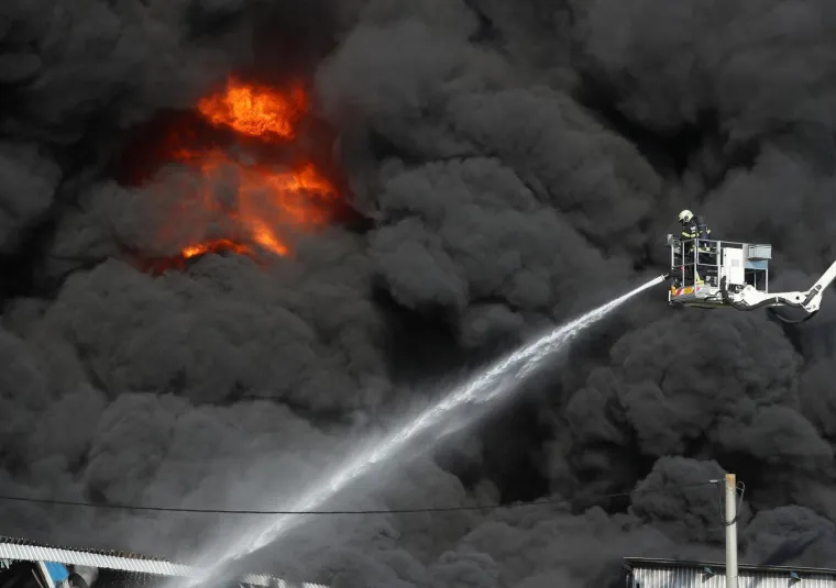 Apokaliptični prizori požara u Svetoj Nedelji: 'Oblak dima izgleda zlosutno!'