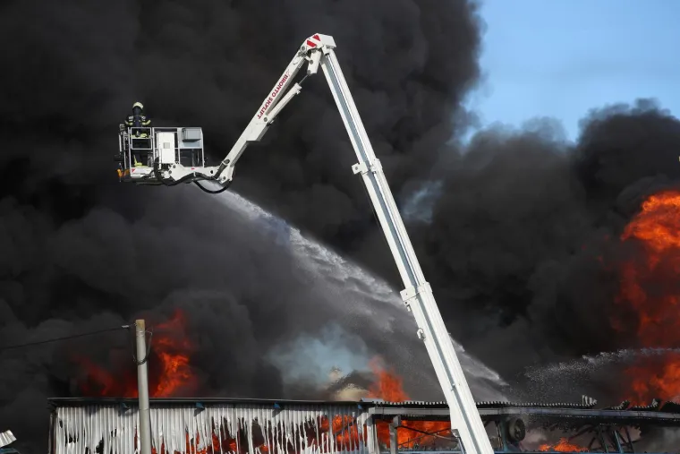 Apokaliptični prizori požara u Svetoj Nedelji: 'Oblak dima izgleda zlosutno!'
