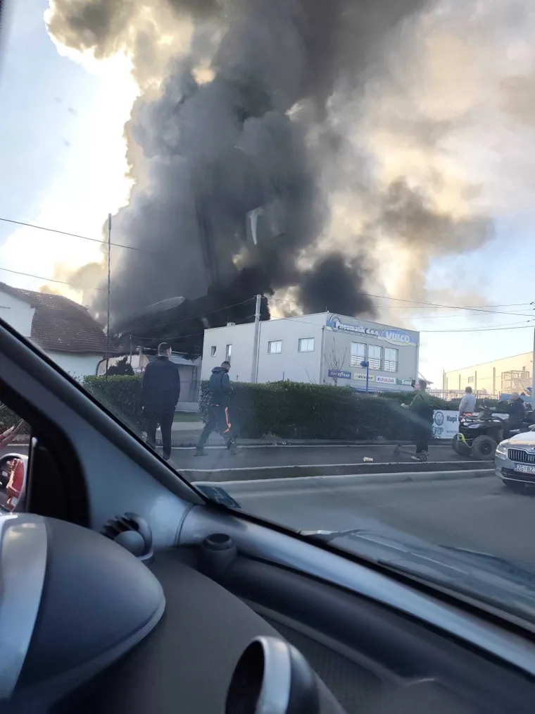 Apokaliptični prizori požara u Svetoj Nedelji: 'Oblak dima izgleda zlosutno!'