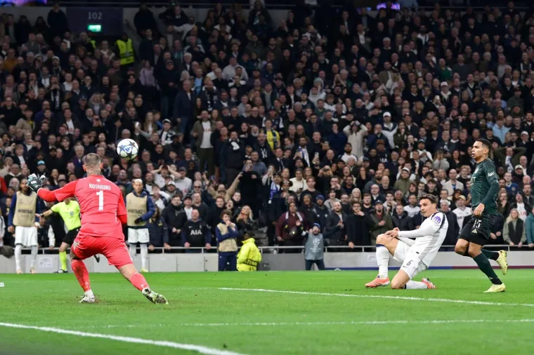 Katastrofalna noć hrvatskog golmana u Ligi prvaka, pogledajte što je izvodio