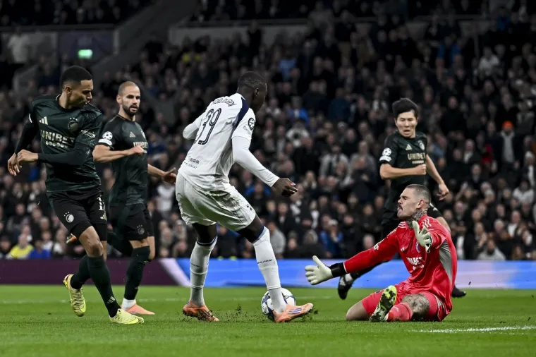 Katastrofalna noć hrvatskog golmana u Ligi prvaka, pogledajte što je izvodio