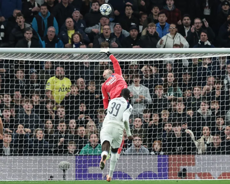 Katastrofalna noć hrvatskog golmana u Ligi prvaka, pogledajte &scaron;to je izvodio