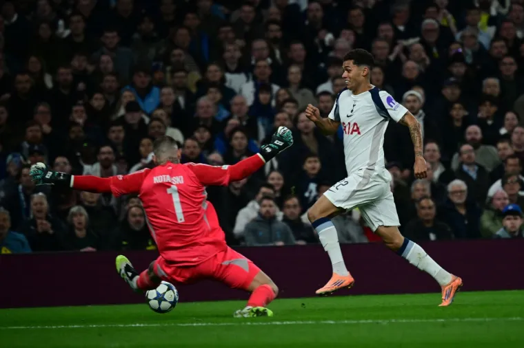 Katastrofalna noć hrvatskog golmana u Ligi prvaka, pogledajte &scaron;to je izvodio