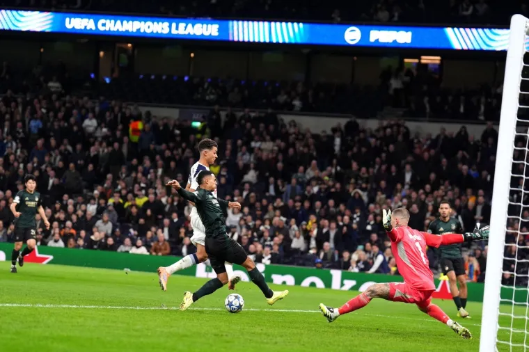 Katastrofalna noć hrvatskog golmana u Ligi prvaka, pogledajte &scaron;to je izvodio