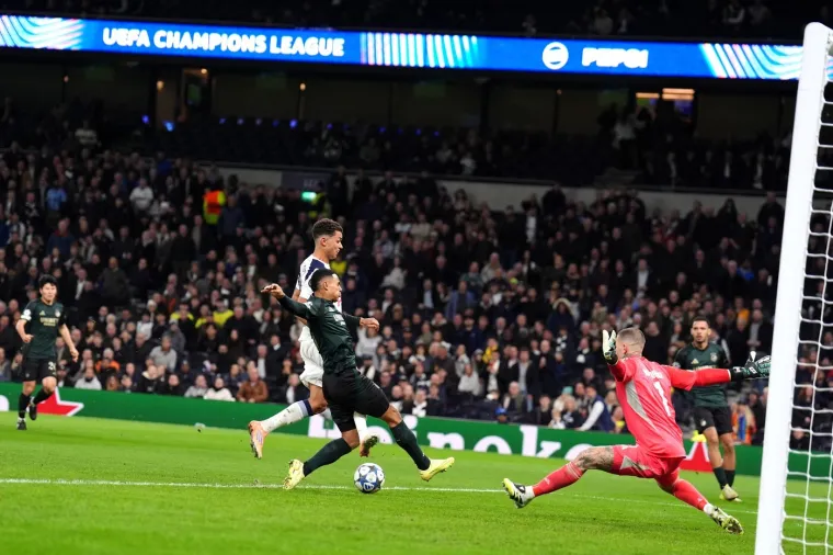 Katastrofalna noć hrvatskog golmana u Ligi prvaka, pogledajte &scaron;to je izvodio