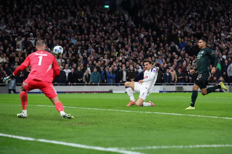 Katastrofalna noć hrvatskog golmana u Ligi prvaka, pogledajte &scaron;to je izvodio