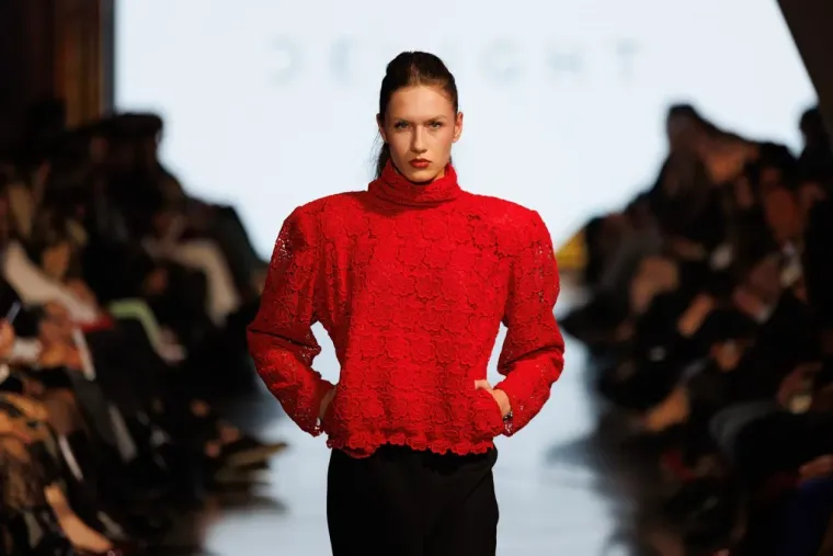 Krema domaće scene na reviji u Zadru: Laura Prgomet smješkala se u društvu Nevena Ciganovića