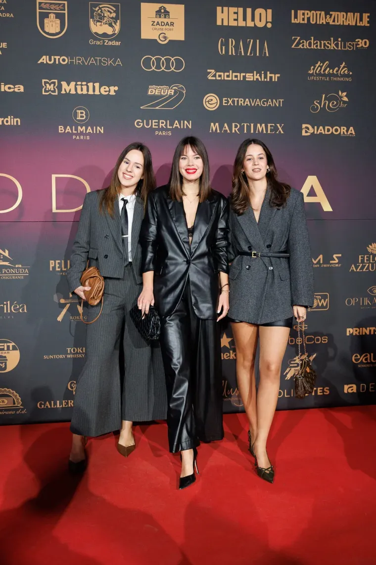 Krema domaće scene na reviji u Zadru: Laura Prgomet smje&scaron;kala se u dru&scaron;tvu Nevena Ciganovića