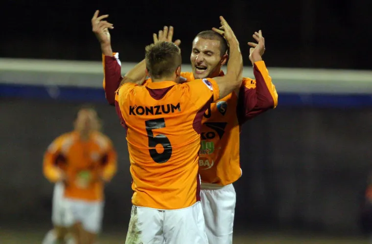 Dinamo prije 19 godina doživio veliki &scaron;ok. Izgleda li vam kultni nogometa&scaron; kao Josh Hartnett?