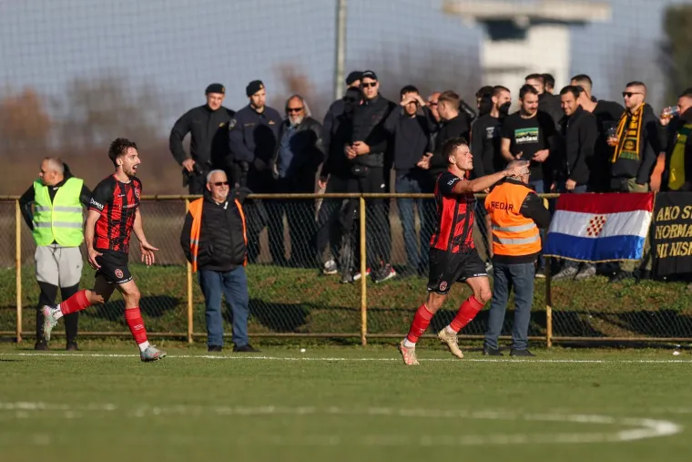 Grill majstor i najjači kotleti uz lokalne Boyse: Pogledajte show za najveću senzaciju u povijesti