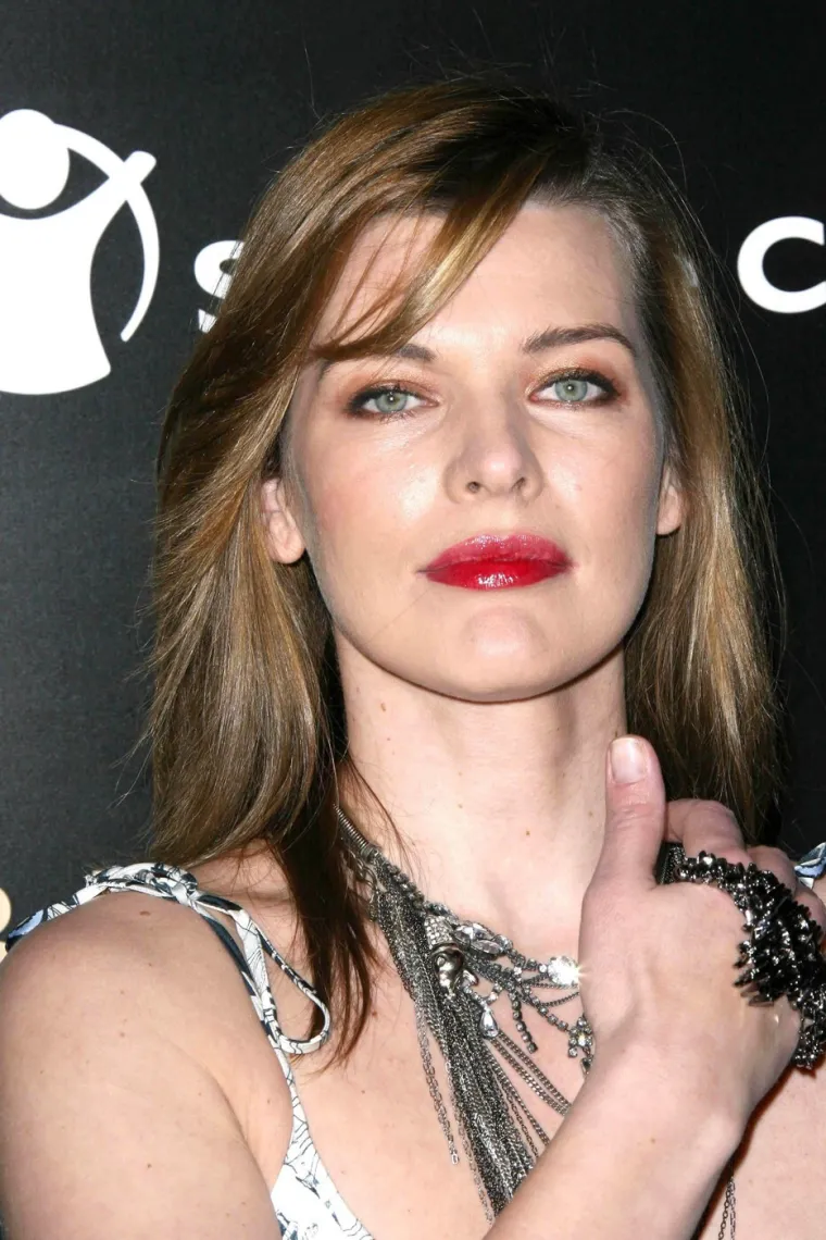 Otac joj je bio srpski liječnik, a izgledom osvojila Hollywood: Ovako se mijenjala Mila Jovovich