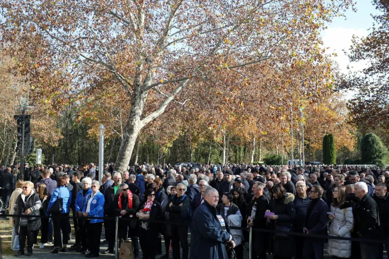 Nicolier je dobio sprovod kakav zaslužuje! Pogledajte tisuće ljudi koje su mu došle odati počast