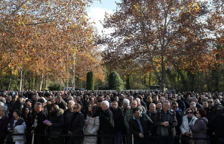 Nicolier je dobio sprovod kakav zaslužuje! Pogledajte tisuće ljudi koje su mu do&scaron;le odati počast