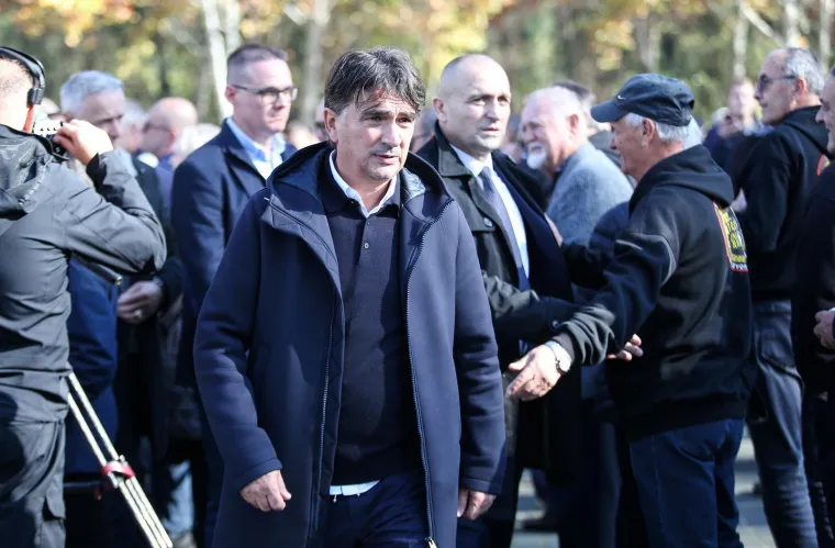 Nicolier je dobio sprovod kakav zaslužuje! Pogledajte tisuće ljudi koje su mu do&scaron;le odati počast