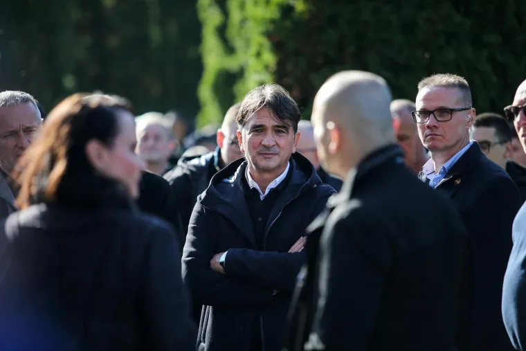 Nicolier je dobio sprovod kakav zaslužuje! Pogledajte tisuće ljudi koje su mu do&scaron;le odati počast