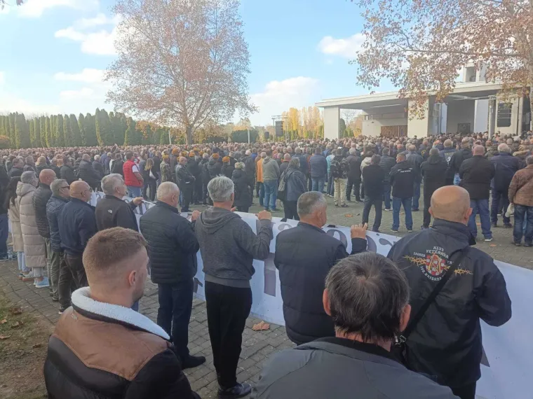 Nicolier je dobio sprovod kakav zaslužuje! Pogledajte tisuće ljudi koje su mu do&scaron;le odati počast