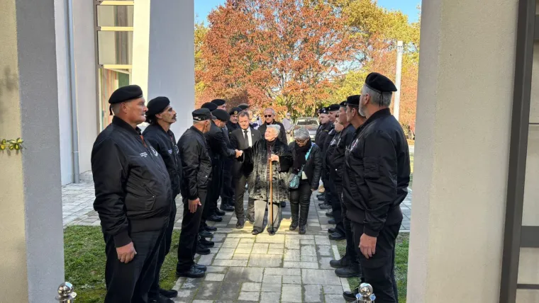 Nicolier je dobio sprovod kakav zaslužuje! Pogledajte tisuće ljudi koje su mu do&scaron;le odati počast