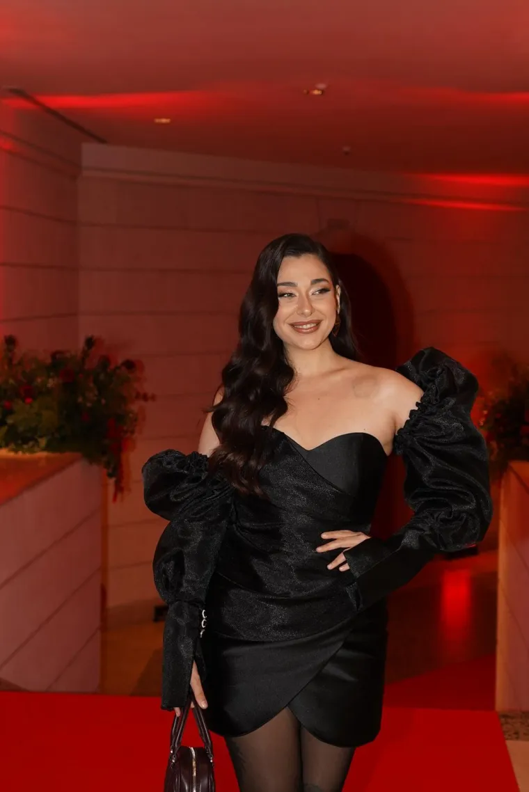 Poznati poharali crveni tepih u Beogradu: Dok su neki zakopčani do grla, drugi se razgolitili