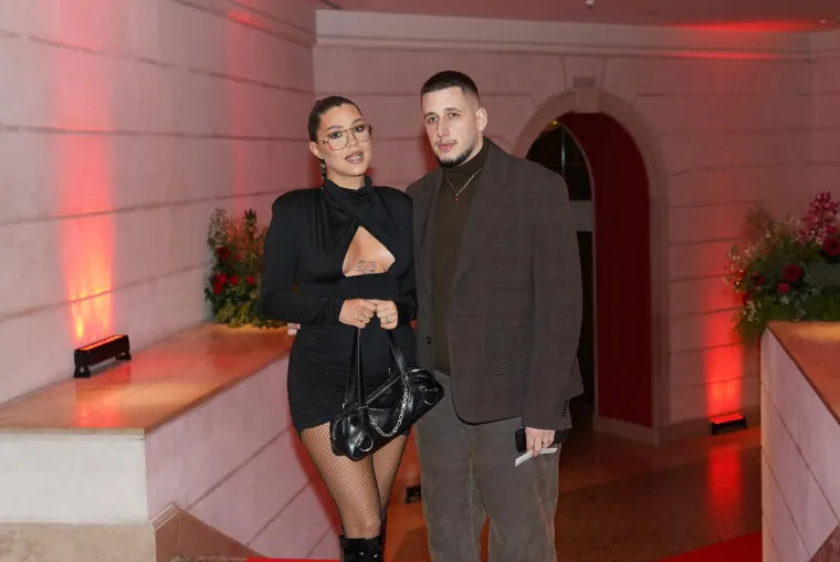 Poznati poharali crveni tepih u Beogradu: Dok su neki zakopčani do grla, drugi se razgolitili