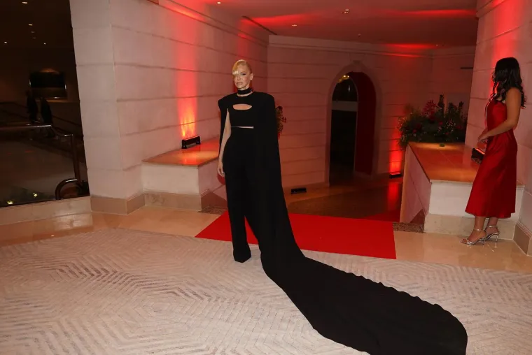 Poznati poharali crveni tepih u Beogradu: Dok su neki zakopčani do grla, drugi se razgolitili