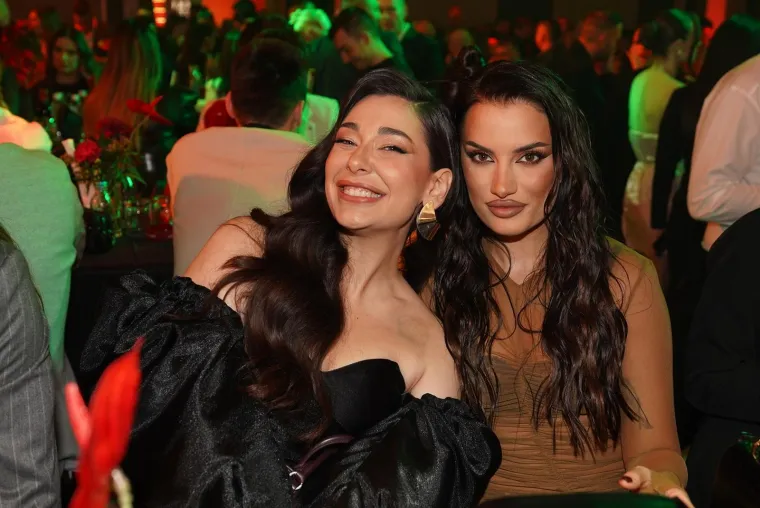 Poznati poharali crveni tepih u Beogradu: Dok su neki zakopčani do grla, drugi se razgolitili