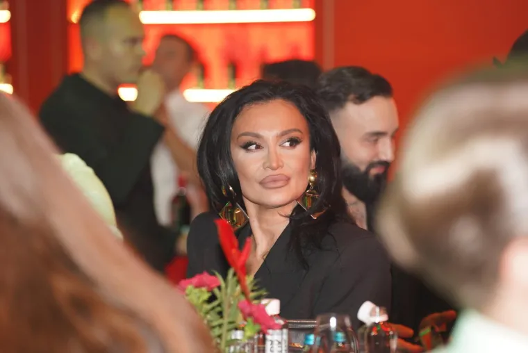 Poznati poharali crveni tepih u Beogradu: Dok su neki zakopčani do grla, drugi se razgolitili