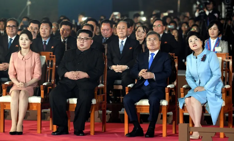 Tko je supruga Kima Jong-una? Navodno je likvidirao članove glazbenog benda u kojem je pjevala