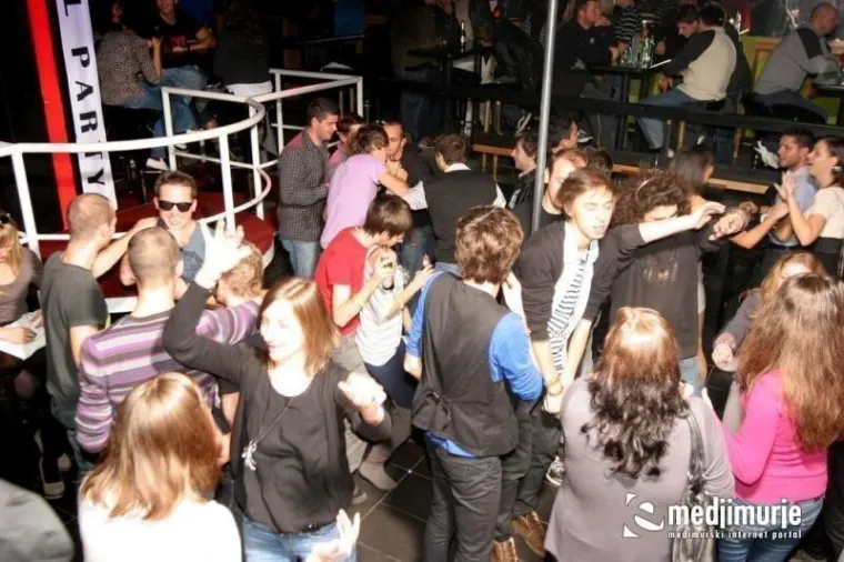 Ovako se tulumarilo 2011.: Lijepe djevojke u klubu koji je palio i žario scenom