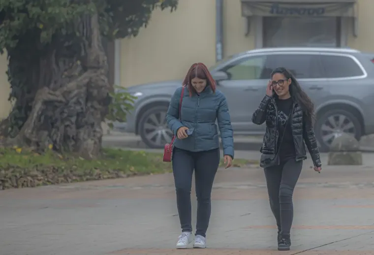 Djevojka se istaknula u moru sivih tonova i unijela da&scaron;ak vedrine