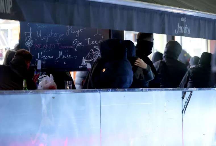 Maskirani tipovi skandirali ustaški pozdrav pred Srpskim kulturnim centrom