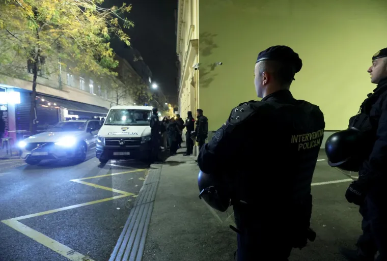 Maskirani tipovi skandirali ustaški pozdrav pred Srpskim kulturnim centrom