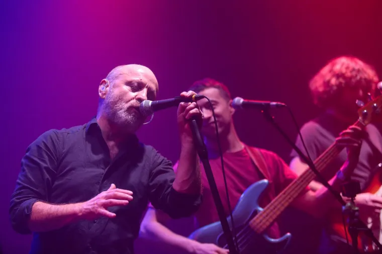 Mile Kekin zapjevao i zapalio zabočku publiku: Iz prvih redova ga bodrila supruga Ivana