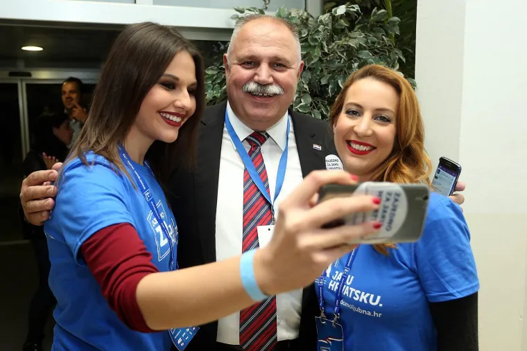 Pjevači, sportaši, lijepe žene i HDZ iskaznica na čelu: Ovako je izgledalo u stožeru prije 10 godina