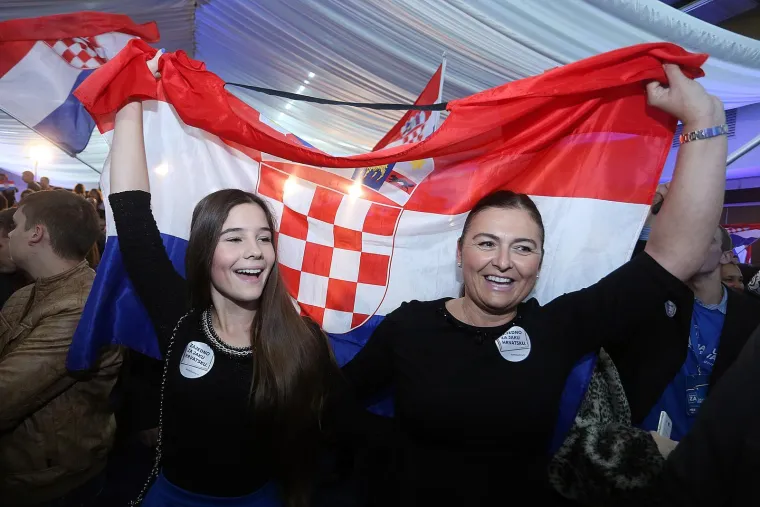 Pjevači, sporta&scaron;i, lijepe žene i HDZ iskaznica na čelu: Ovako je izgledalo u stožeru prije 10 godina