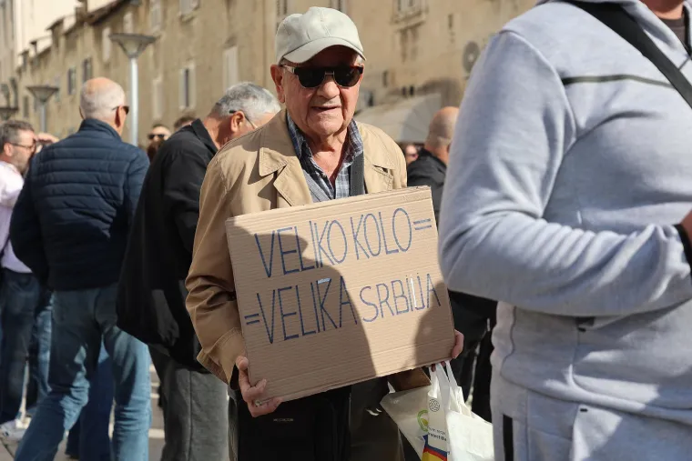 Pogledajte prizore s Rive: Tisuće ljudi okupilo se u znak potpore uhićenim navijačima
